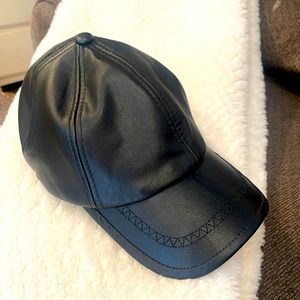 FAUX LEATHER CAP